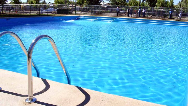 Cómo construir una piscina de hormigón en el patio de la casa